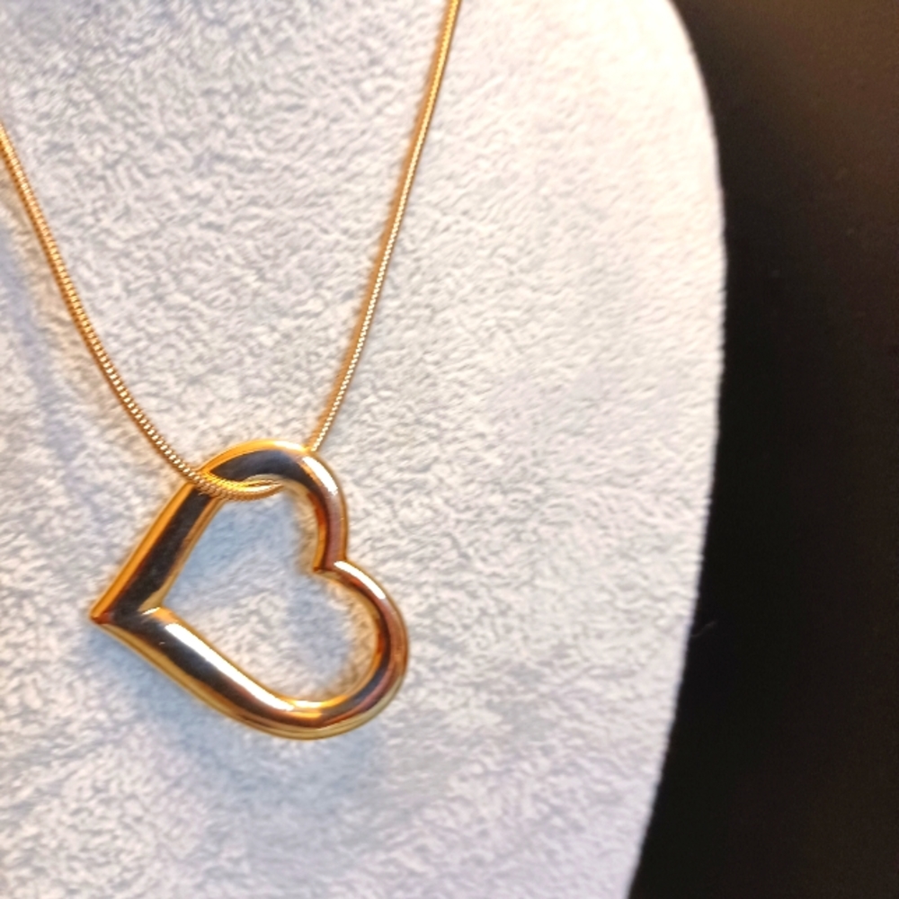 Ladie's Gold Necklace - Picture 2 of 2